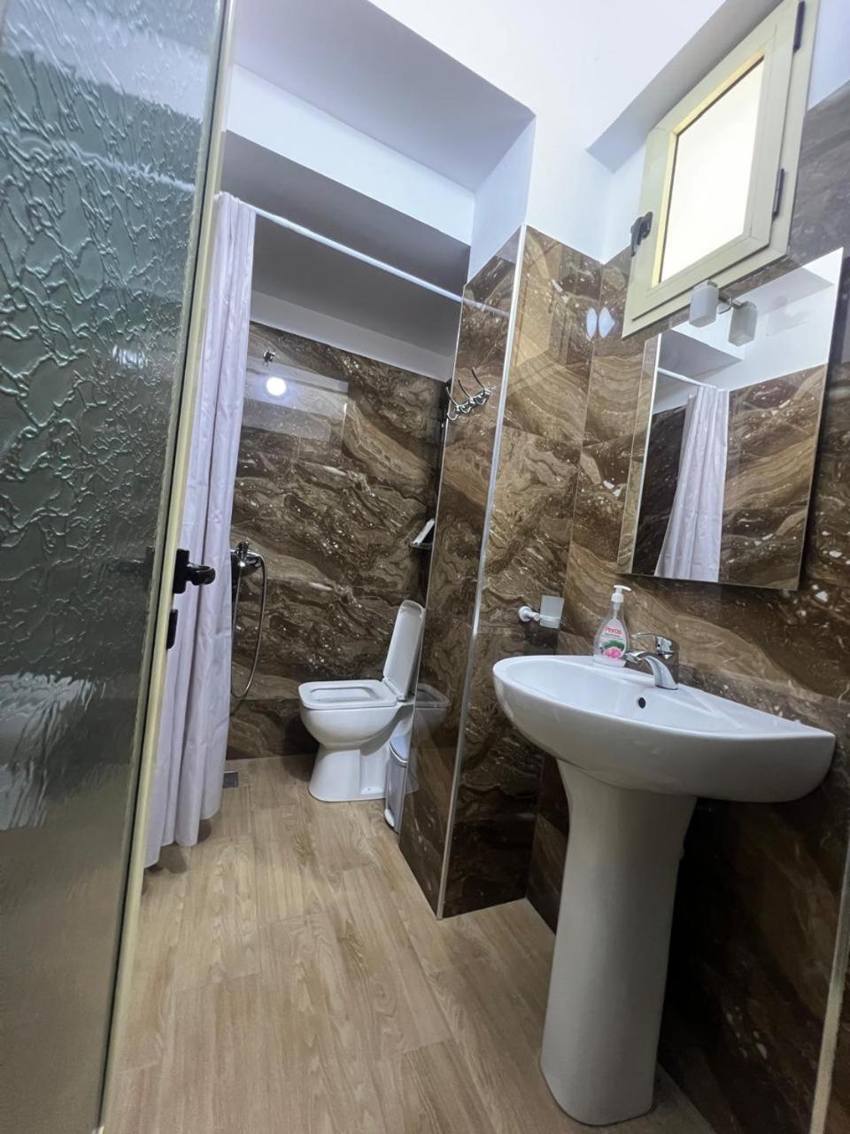 Hotel Vila Flowers Vlore Room photo