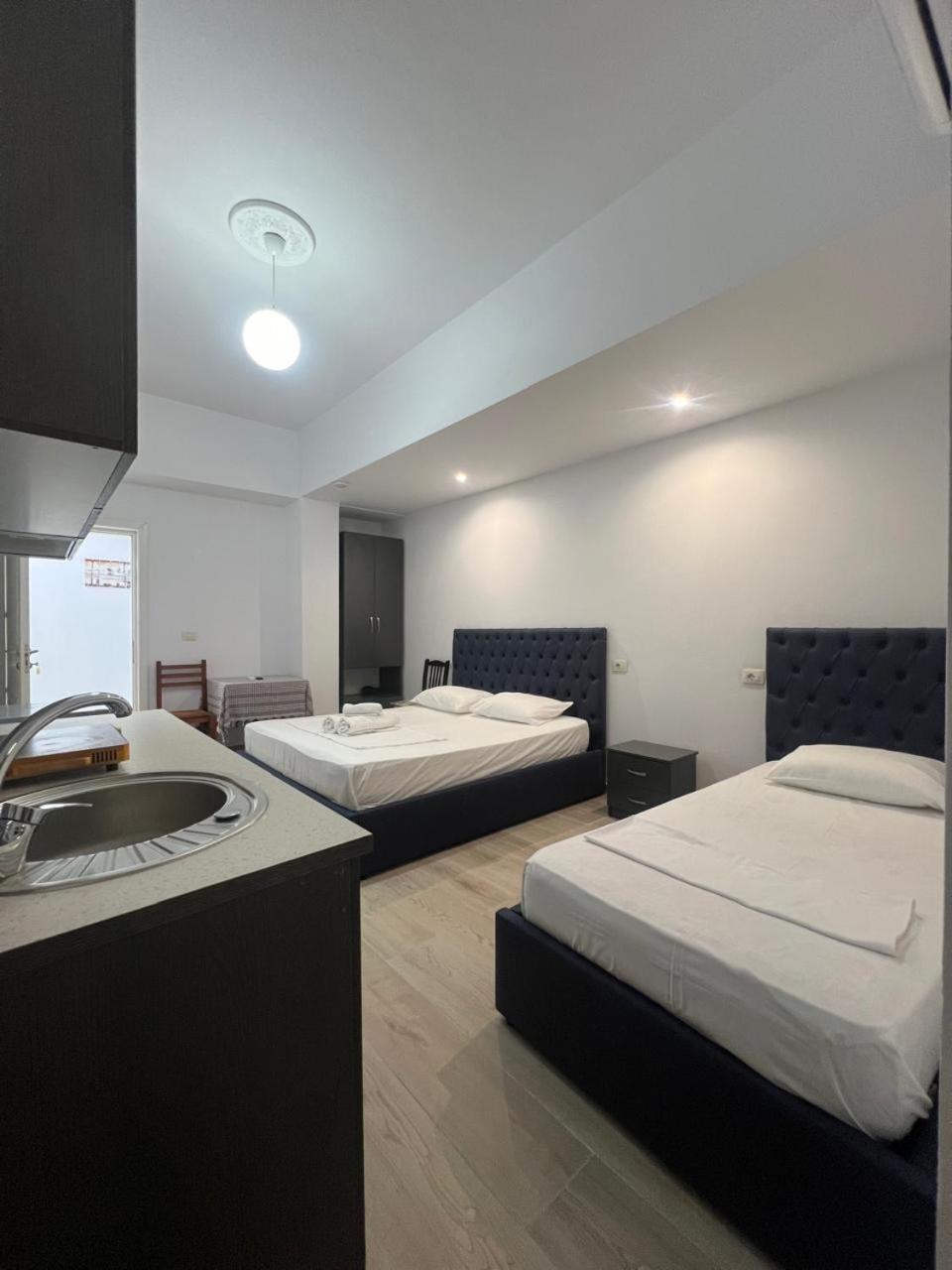 Hotel Vila Flowers Vlore Exterior photo