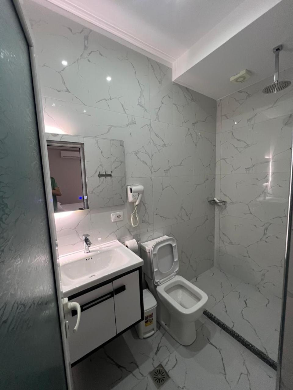 Hotel Vila Flowers Vlore Room photo